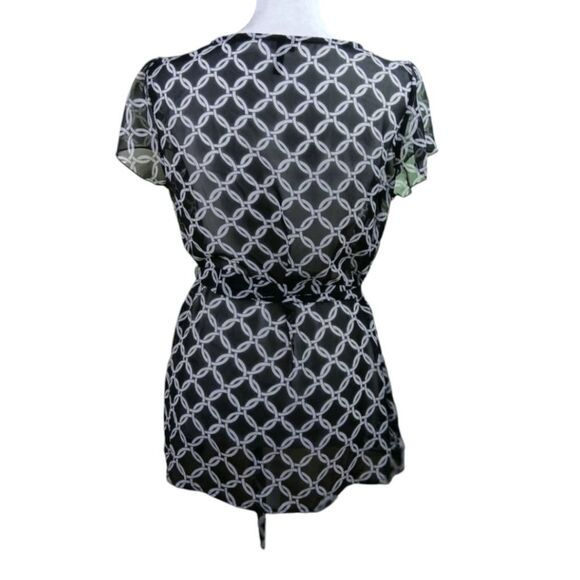 Maurices Low Cut Belted Sheer Tunic Blouse Women's Sz M Top Black White Geo - Picture 4 of 10